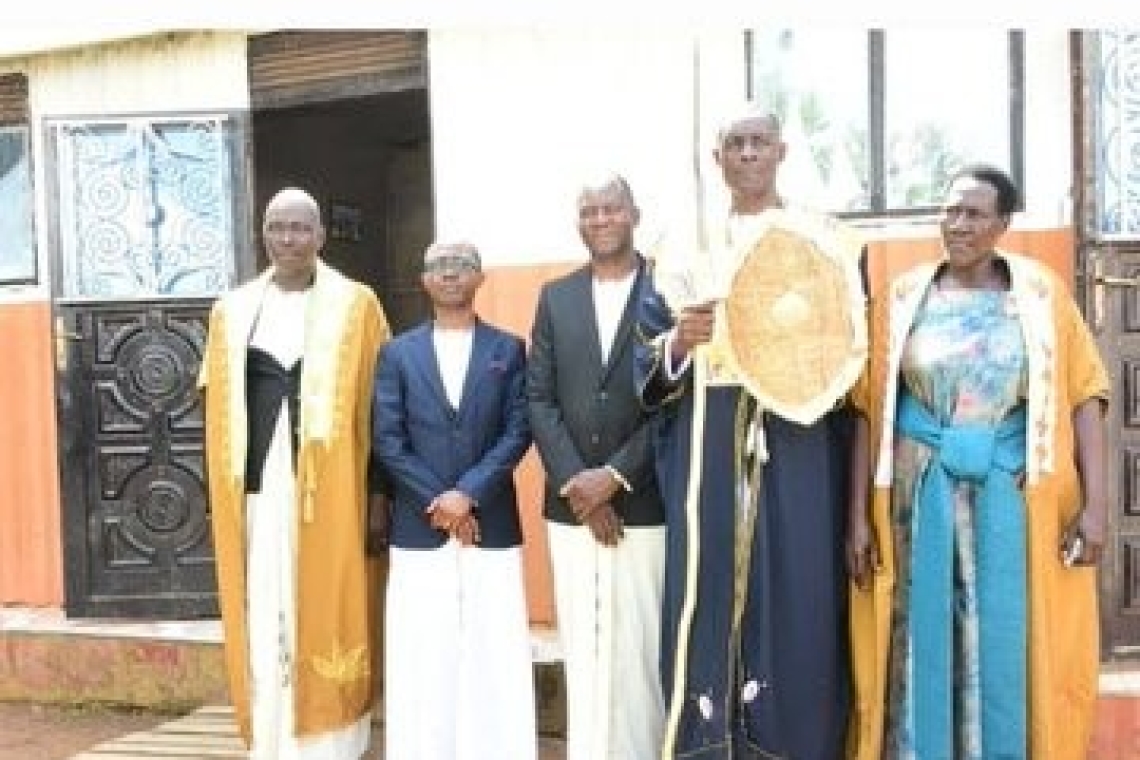 The Chief of Buluuli County and his deputies after taking the oath, in a photo with the Kabaka's Ministers Image
